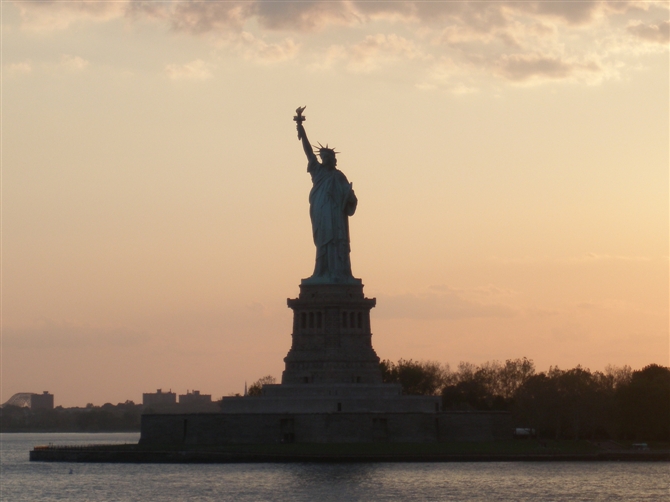 船员游玩各国风土人情